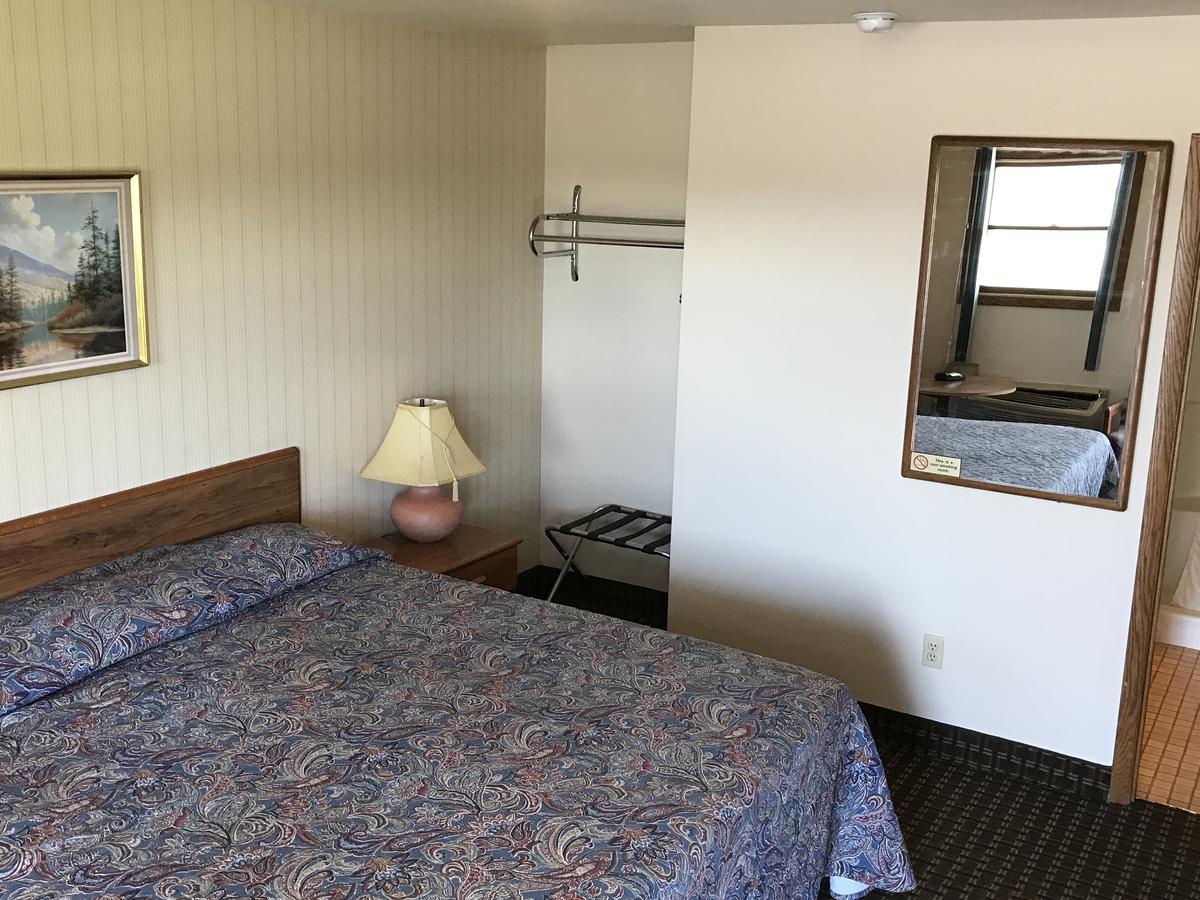 Exxon Quik Stop & Motel Wausaukee Extérieur photo