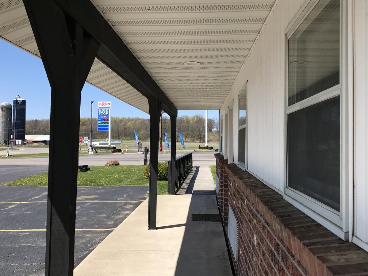 Exxon Quik Stop & Motel Wausaukee Extérieur photo