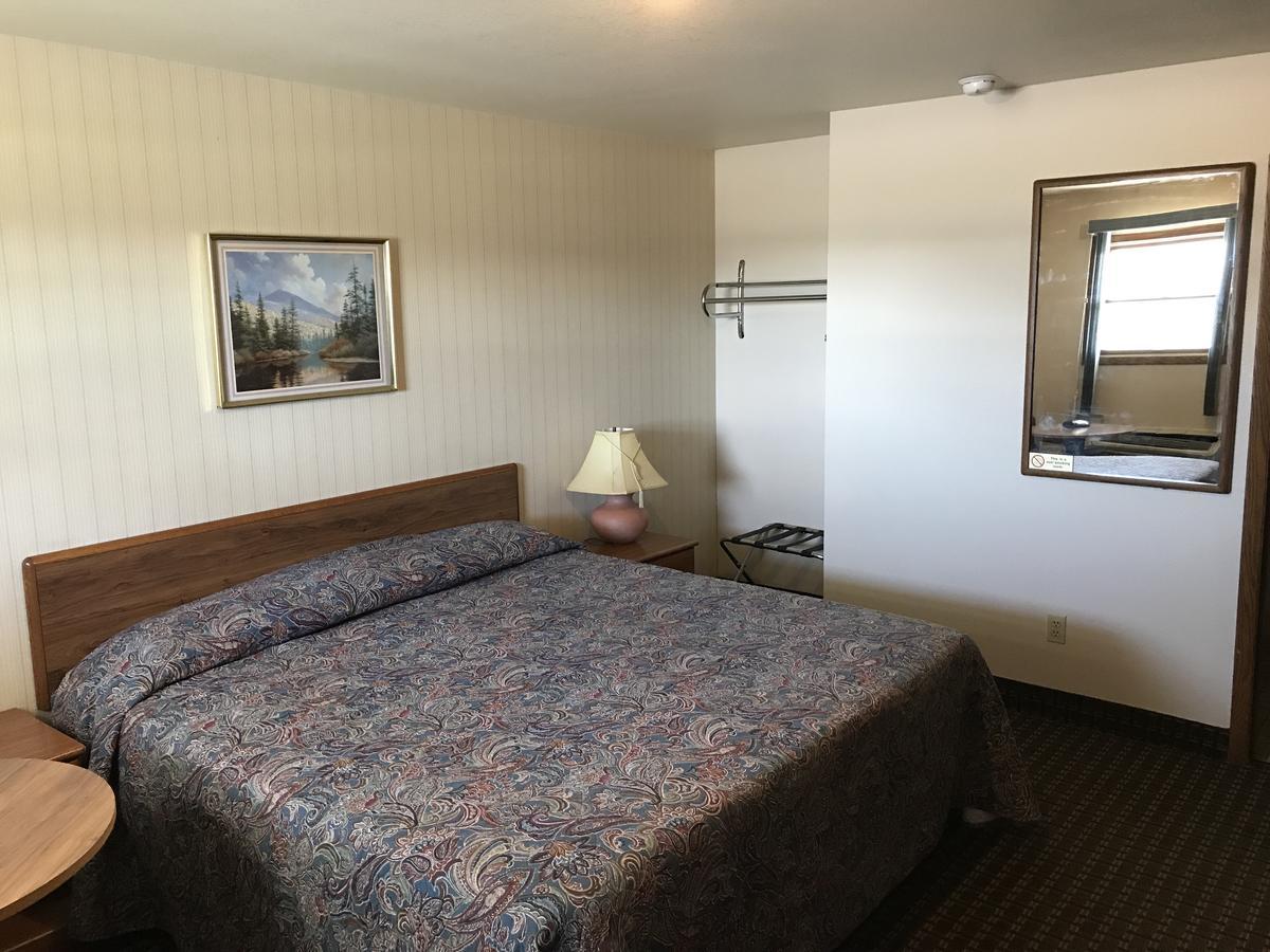 Exxon Quik Stop & Motel Wausaukee Extérieur photo