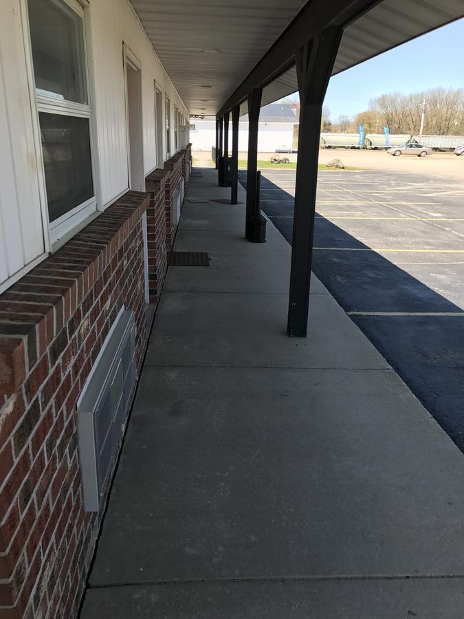 Exxon Quik Stop & Motel Wausaukee Extérieur photo